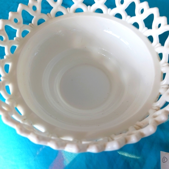 Vintage Atterbury Dancing Sailors white milk glass footed bowl - Picture 2 of 4